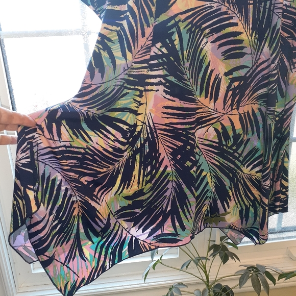 Times Square Short Sleeve Top - Picture 2 of 8